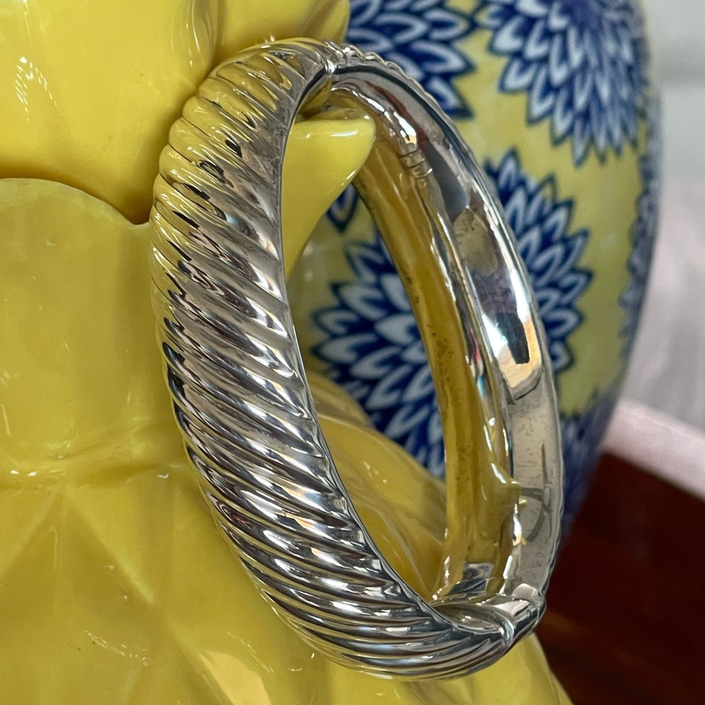 Silver bangle - Picture 5 of 8